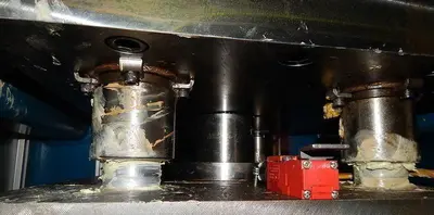 34 Ton FARGER & JOOSTEN MULTIPOWER Air/Oil Press