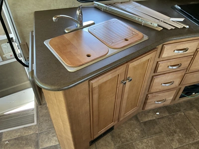 USED 2013 WINNEBAGO F53