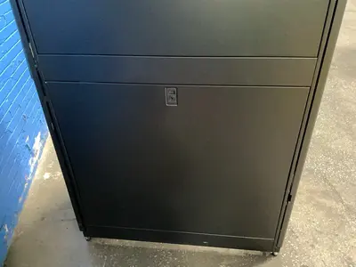 Used APC _UNKNOWN_ Cabinets Ohio US | HGR 24 #1787264