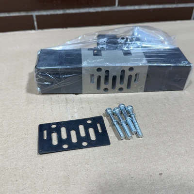 NEW SMC VP7-6-FG-D-3Z