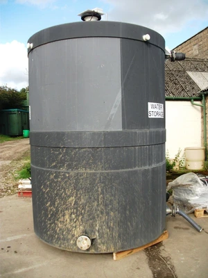 10,000L Vertical Black Polypropylene Enclosed Tank