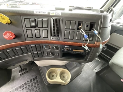Used 2011 VOLVO VHD Dump trucks California US | Big Truck & Equipment #1412219