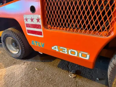 TENNANT ATLV 4300 RIDE ON LITTER VAC: YOBRO #24794