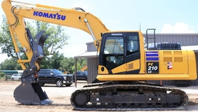 USED 2022 Komatsu PC210 LC-11