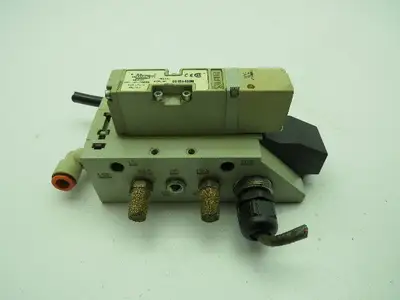 Numatics 061BA400M Solenoid Valve w/ Manifold Base