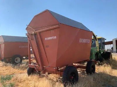 USED RICHARDTON 700