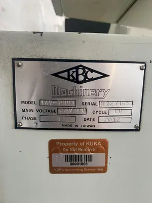 KBC MACHINERY BAV-700PF VERTICAL BANDSAW W/ POWERFEED. STOCK #0679824