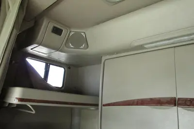 Used 2010 INTERNATIONAL 9200 Conventional trucks Manitoba CA | Conquest Truck & Auto Sales #1421375
