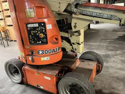 USED JLG E300 AJP