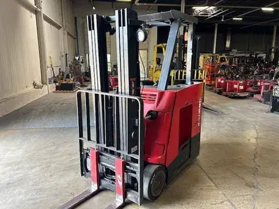 Used 2017 RAYMOND 425C30TT 3-Wheel Stand up Electric Counterbalance Forklifts Illinois US | Somerset Equipment Sales #1546266