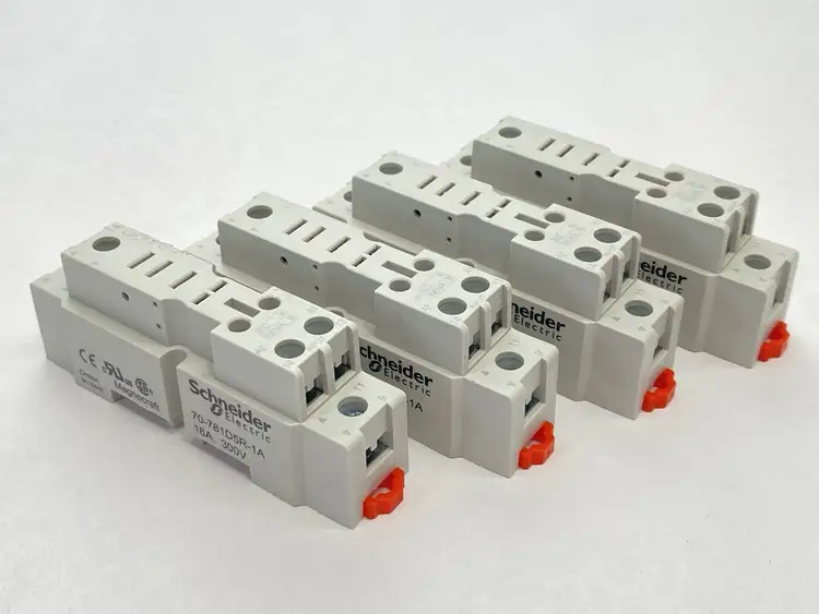 Used Schneider Electric Relay Base 16A 300V LOT OF 4 Relays & Switches Michigan US | Maverick Industrial Sales #1395410