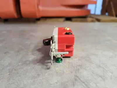 NEW HUBBELL HBL1223