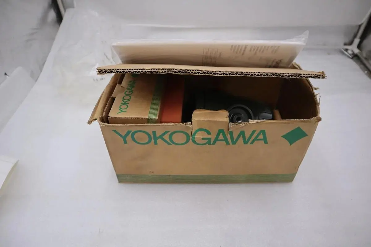 NEW IN BOX YOKOGAWA YTA110-EA2DB/FU1/D2 TEMPERATURE CONTROLLER STOCK H49
