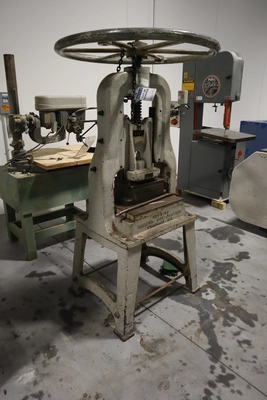 Used HOPKINS MACHINE CO. GENERIC Screw Presses Minnesota US | Machinesused.com #1294037