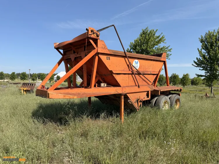 Used GRAVEL SPREADER _UNKNOWN_ Misc Spreaders Michigan US | Miedema Asset Management Group #1320840