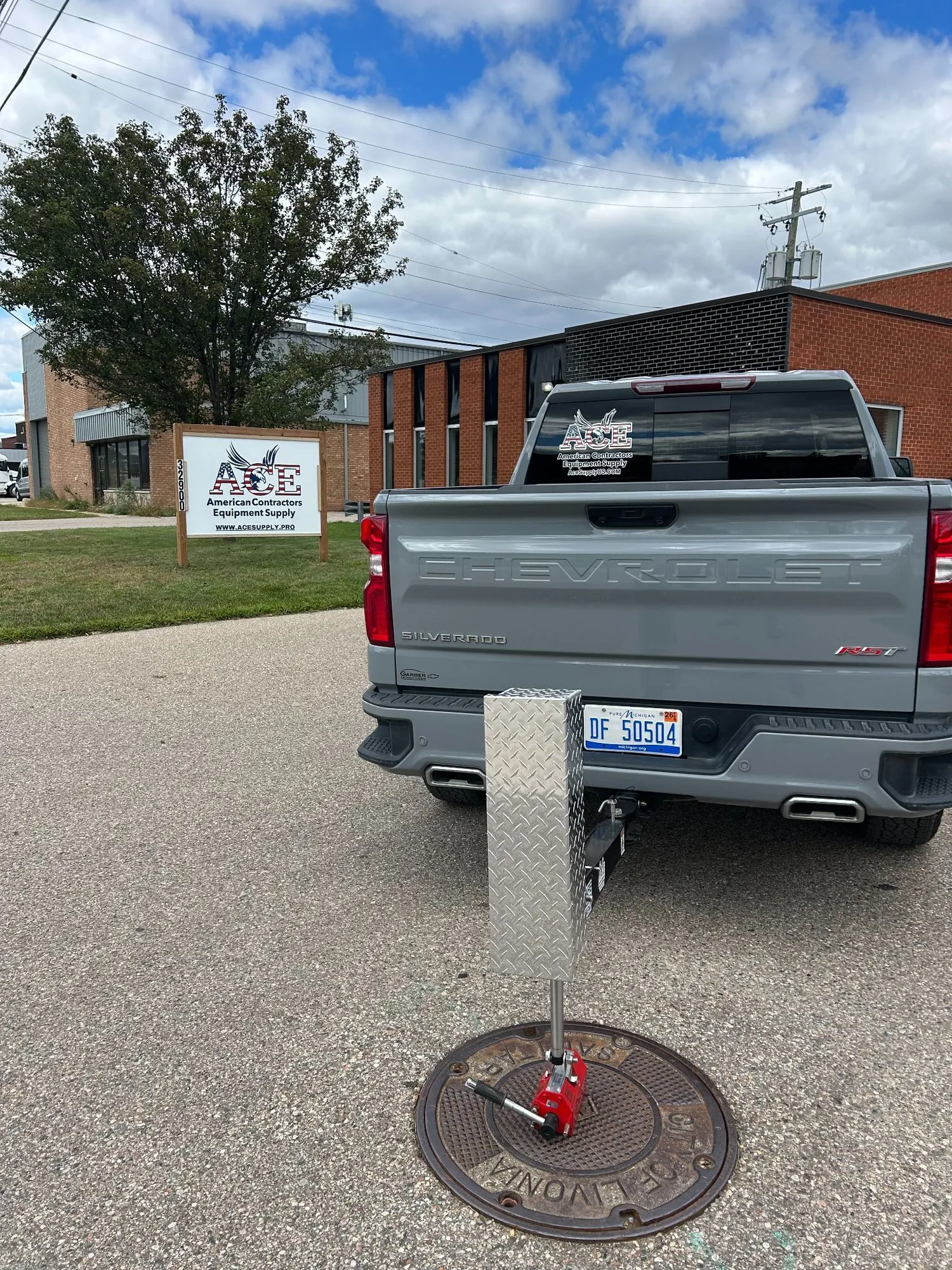 NEW SO Safe Equipment Manhole PowerLifter