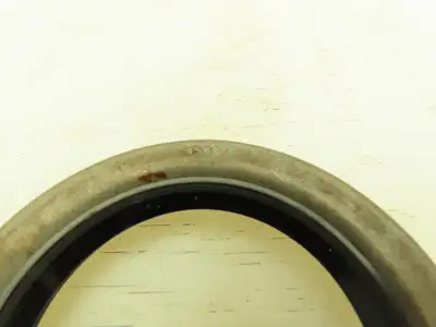 National 450115 Oil Seal 2.125 in Shaft, 2.996 in OD, 0.500 in Width, Lot of 5