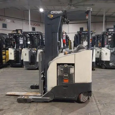 USED 2019 CROWN RR5725-45