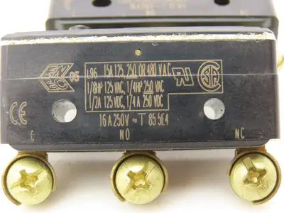 Honeywell BZ-2R5551-P4 Micro Switch Pin Plunger 15A 125/250/480VAC Lot of 3
