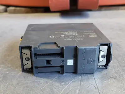 USED SIEMENS 6ES7 322-1HF10-0AA0