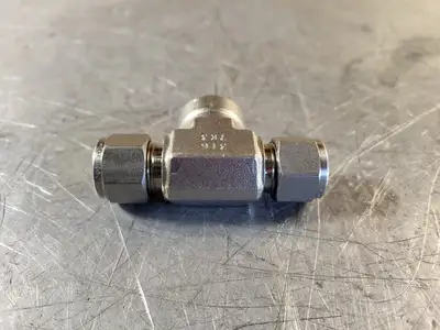 NEW SWAGELOK SS-810-3-8TTF