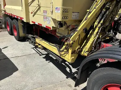 USED 2011 AUTOCAR XPEDITOR
