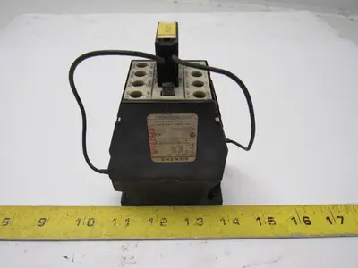 Siemens 3TH8280-0A AC 600V  Contactor 220V Coil 8 N.O. Contacts