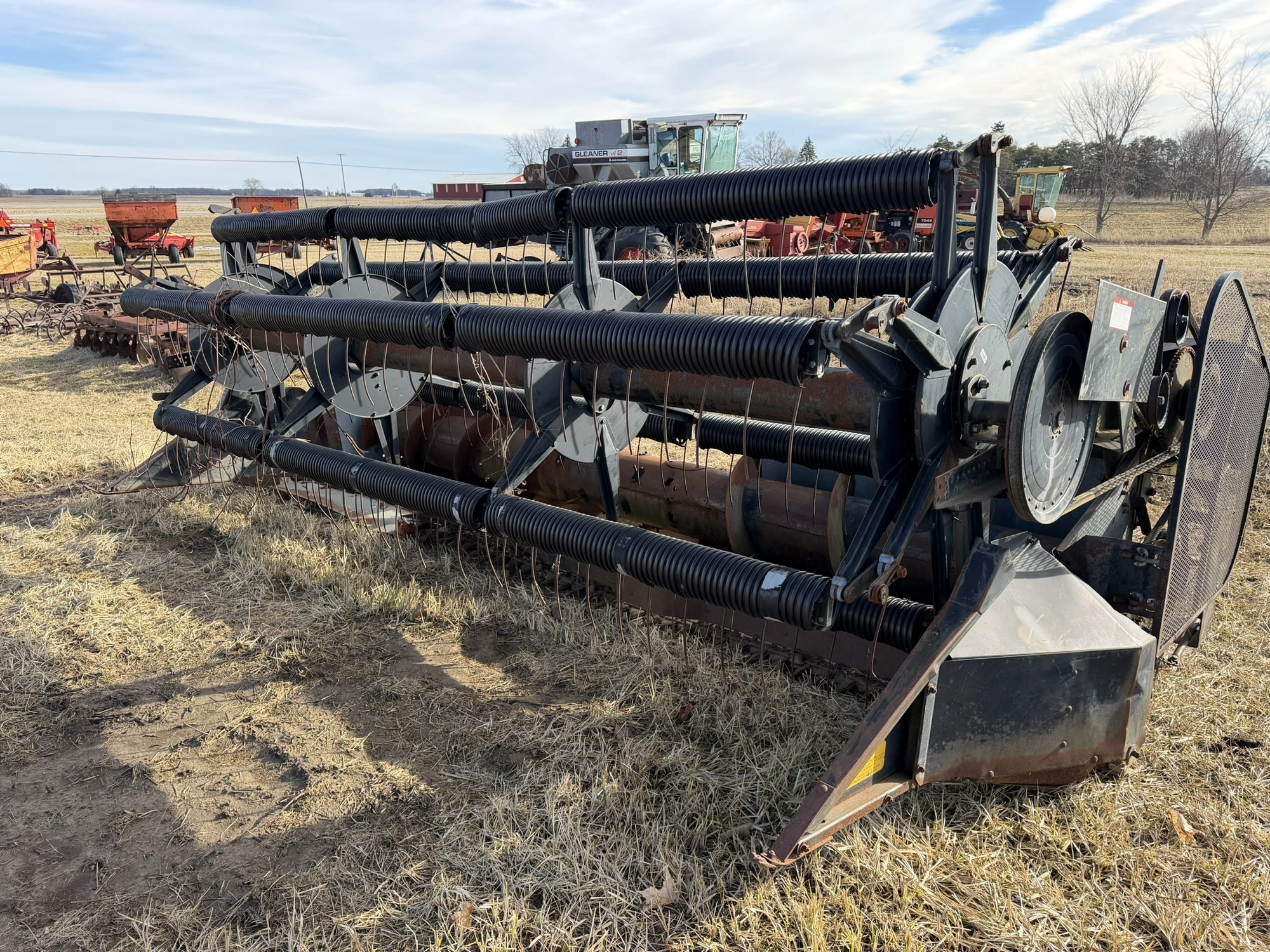 (1) 13' grain head with steel tines, for parts or repair only, in non-working condition, S/N F-F5610...