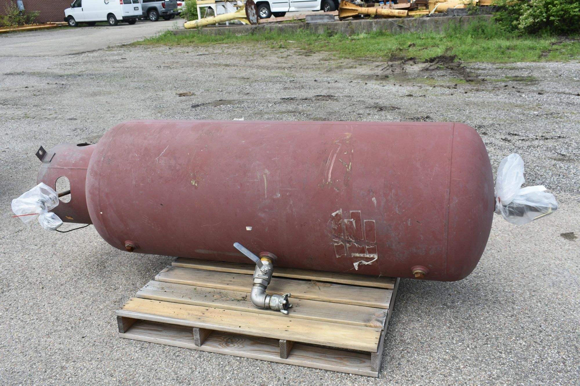 240 GALLON SILVAN INDUSTRIES CERTIFIED HEAVY-DUTY HIGH-PRESSURE TANK w/BOARD CERTIFICATION NUMBER - LEVER TYPE VALVE - PIPE FITTING