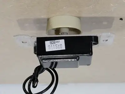 NEW LEVITON 6616-1XI
