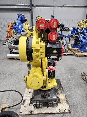 USED 2015 FANUC R-2000IC/210F