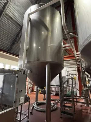 USED 2010 MUELLER 8,300 GALLON