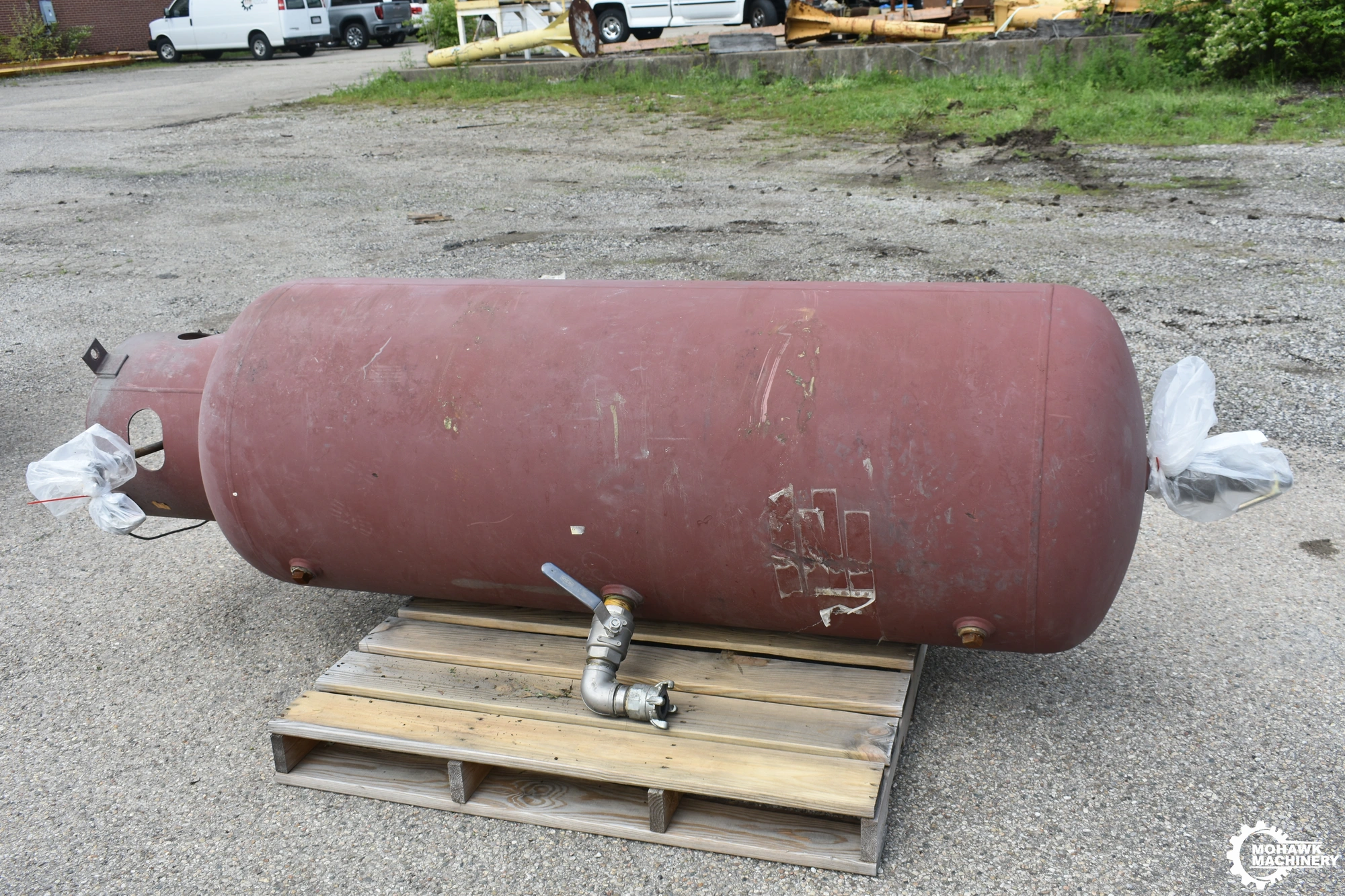240 GALLON SILVAN INDUSTRIES CERTIFIED HEAVY-DUTY HIGH-PRESSURE TANK w/BOARD CERTIFICATION NUMBER - LEVER TYPE VALVE - PIPE FITTING