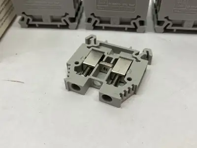 New | in-Stock Allen-Bradley Ser. C Space-Saver Terminal Block, Feed-Through Terminal Blocks Michigan US | Maverick Industrial Sales #1398694