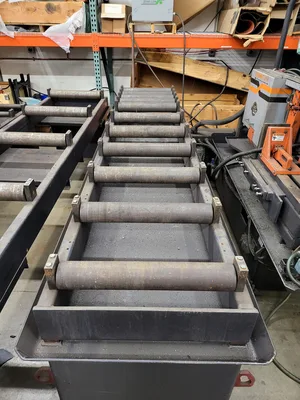 HE&M Vertical Bandsaw V100LM-45 with Infeed/Outfeed Conveyors