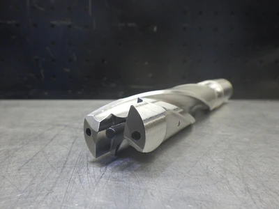 Kennametal 1.172" Coolant Thru Drill 1.25" Shank KSEM1172R5SS125 (LOC1046B)