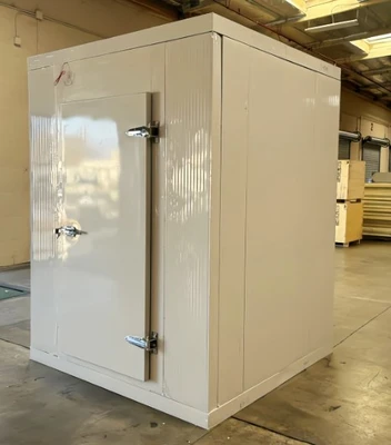171-0065 6’ x 6’ Walk In Cooler Box with Floor