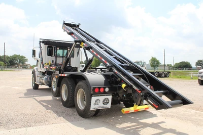 New | in-Stock 2027 WESTERN STAR 47X Hooklifts & Roll-Offs Texas US | Roll Off Truck World #1492010