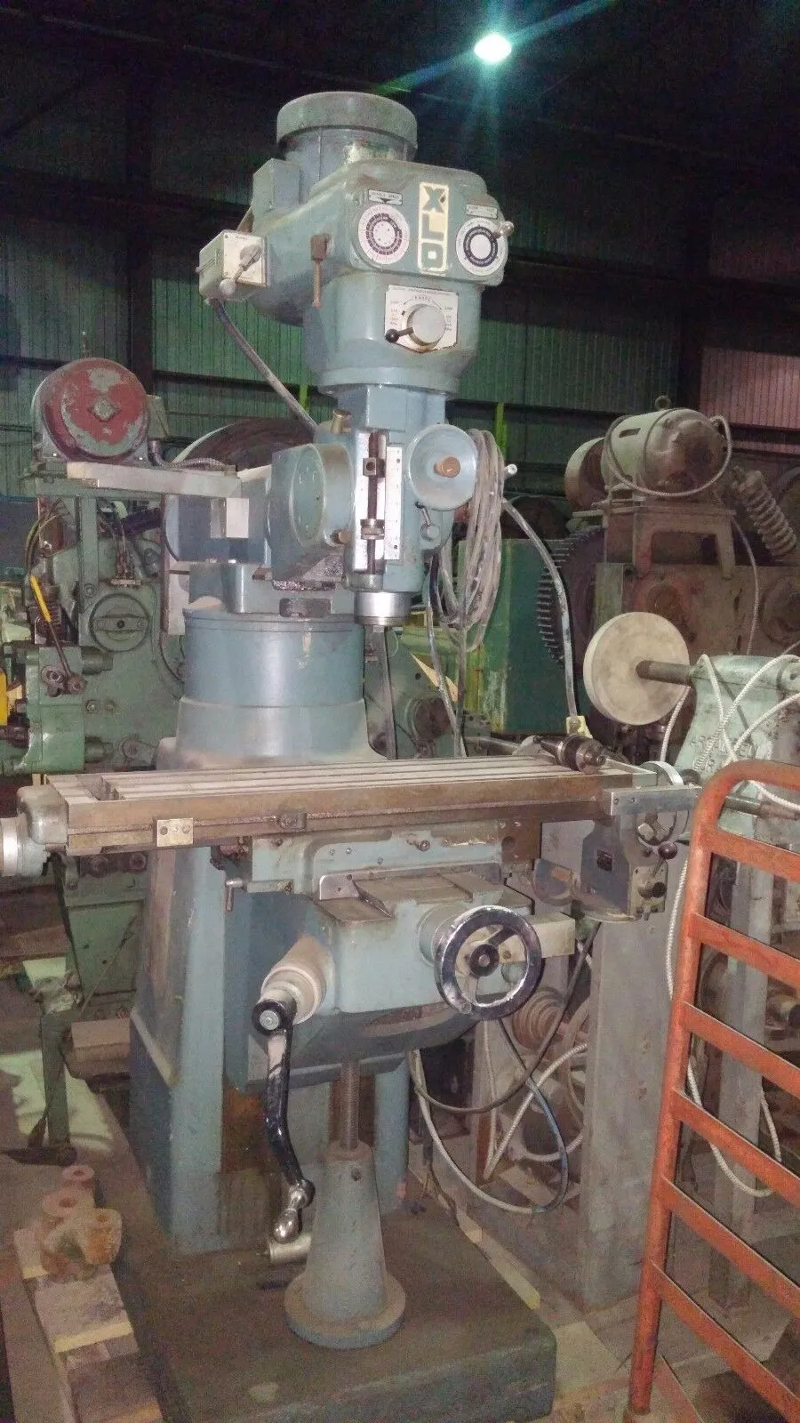 Used Excello 602 Vertical Mills Quebec CA | Machineco #1262857