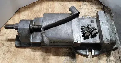 HEAVY DUTY MACHINIST VISE, 8.5IN JAW WIDTH