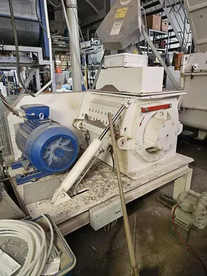USED HOSOKAWA TWO-STAGE PLASTIC SHREDDING AND GRANULATION SYSTEM