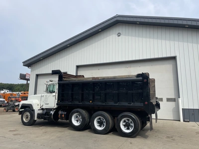 Used 1995 MACK RD688S TRI-AXLE Dump trucks Michigan US | Miedema Asset Management Group #1355014