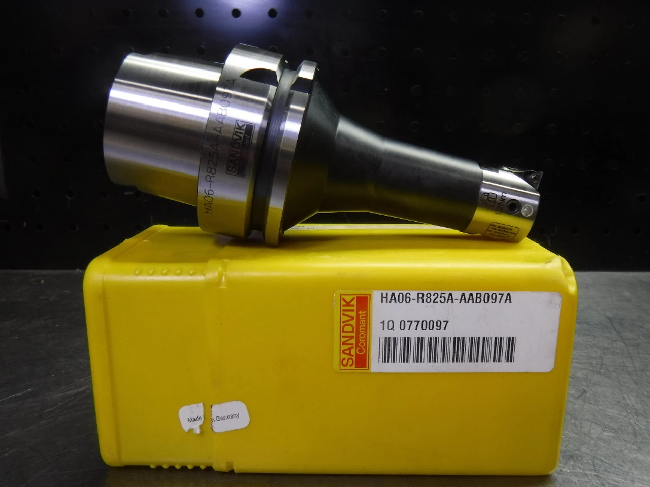 Sandvik CoroBore HSK63A Boring Head 28mm-36mm Range HA06-R825A-AAB097A (LOC1914)