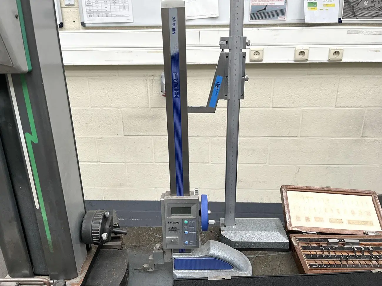 USED MITUTOYO 570-313 DIGITAL HEIGHT RULER