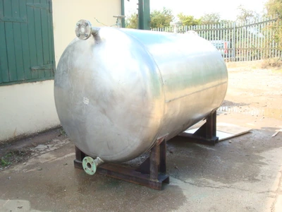 1,180 L S/S Horizontal Hot well Tank 12 kw