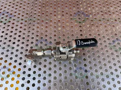 USED SWAGELOK SS-62TS4 STAINLESS STEEL BALL VALVE 1/4" THREADED FITTING, 2200 PSIG