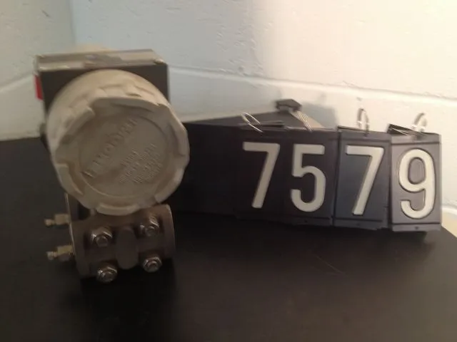 Moore 340D1AS12B5NN13 XTC Transmitter-Controller