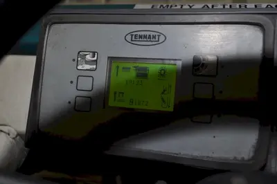 USED TENNANT 8300
