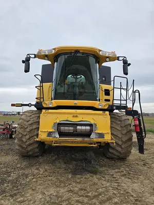 USED 2009 NEW HOLLAND CR9060