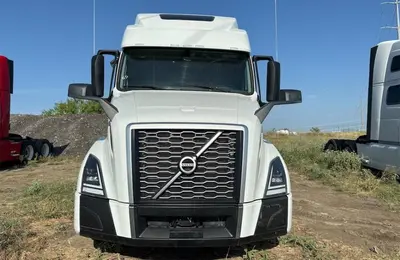 USED 2024 VOLVO VNL64T860
